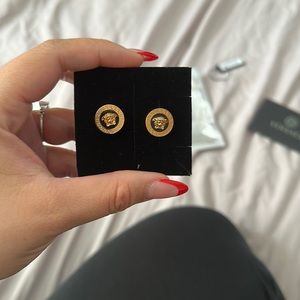 ENAMEL MEDUSA STUD EARRINGS
